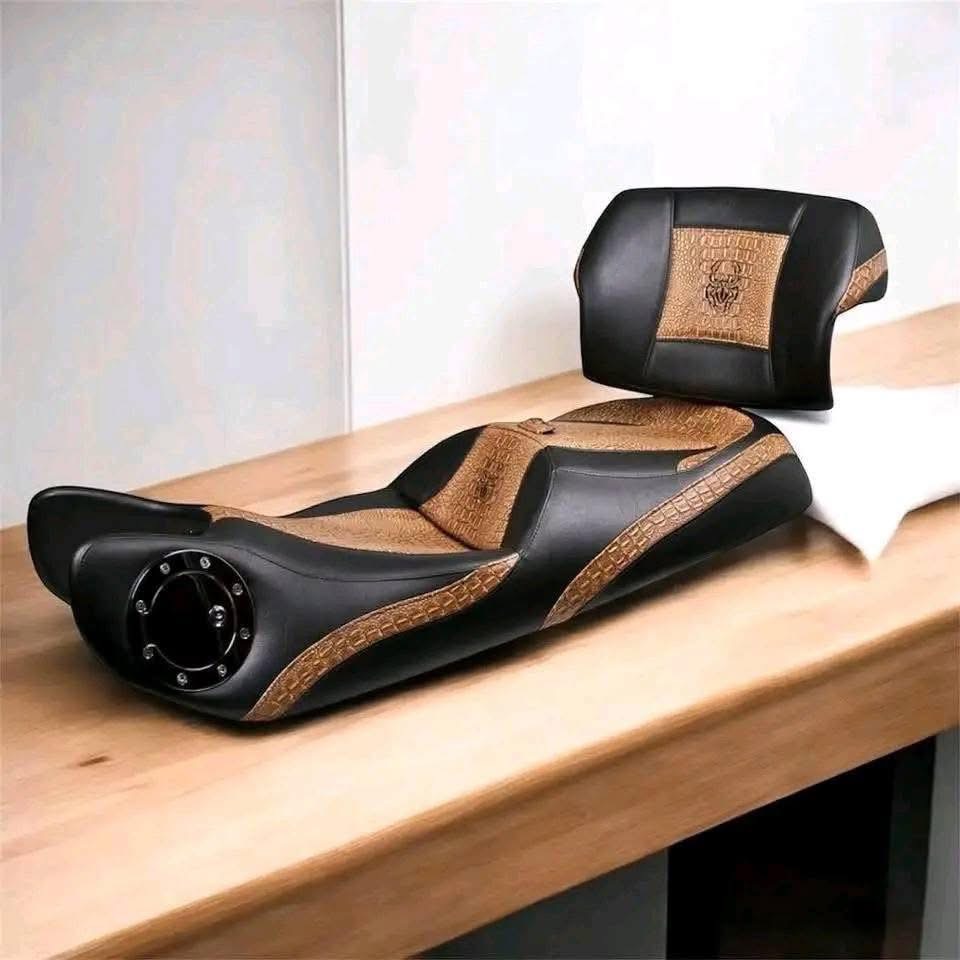 CanAm Spyder Ultimate Seat With Fuel Door And Backrests - Image 2