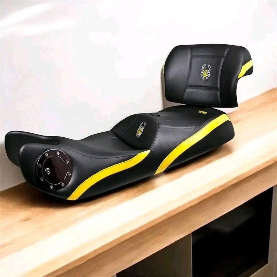 CanAm Spyder Ultimate Seat With Fuel Door And Backrests - Image 3